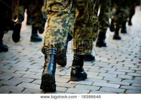 Soldaten maart in formatie (Motion Blur)