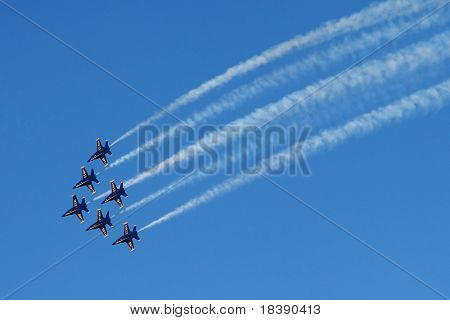 SAN FRANCISCO, CA - 6 październik: Nas Marine Corps Blue Angels akrobatycznych eskadry w akcji na F18 Hornet je