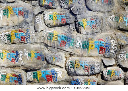 Zeď s barevnými modlitby swayambhunath chrámu v Káthmándú
