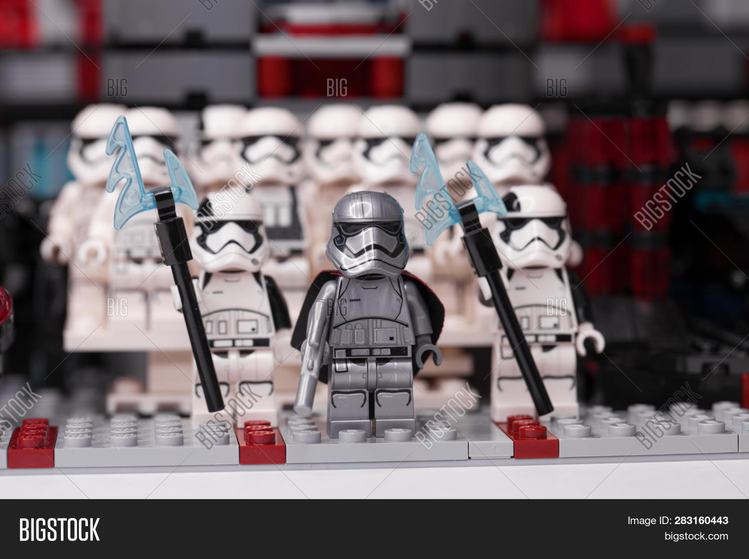 captain phasma minifigure