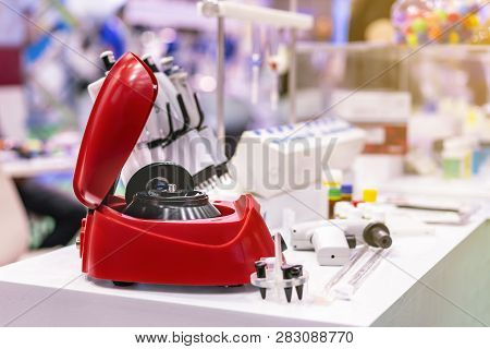 Automatic And Modern High Technology Mini Centrifuge Machine For Medicine Or Pharmacy Industrial Ins