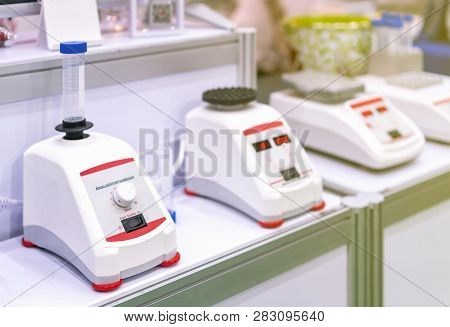 Automatic Analog Vortex Mixer For Mix Small Vials Of Liquid By Oscillates Rapidly In A Circular Moti