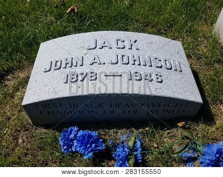 Jack Johnson Boxer Grave Tombstone At Graceland Cemetery, Chicago, Il September 15, 2018