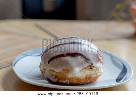 Fresh Sugar Powdered Donuts With Vanilla Cream Filling