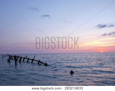 Playa Ancón, Espíritu Santo, Cuba - June 28, 2018: Spectacular Sunset On The Ancon Beach With All Pi