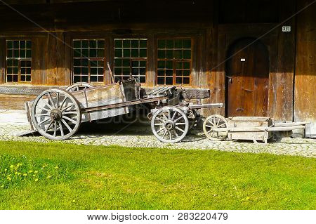 Brienz Switzerland Octuber May 4 2008 These Ancient Agricultural Wagon And Wooden Wheelbarrow Are Ex