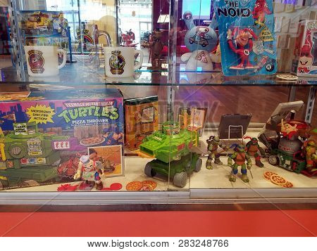 Chicago, Il September 30, 2018, U.s. Pizza Museum Interior Exhibit Display Of Pizza Related Memorabi