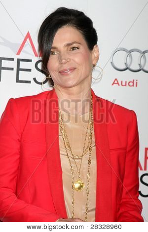 LOS ANGELES - NOV 6: Julia Ormond ankommer til 
