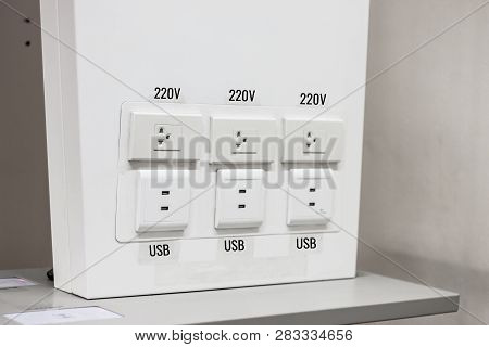 Charger Corner Travelers Free Charge Appliances And Electronics Equipment Phones Notebook Usb / 220v