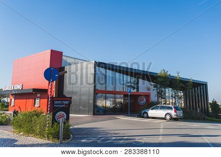 Oeiras, Portugal - 01/05/19: Burger King Drive Thru Through In Poets Park Oeiras, Parking, And Moder