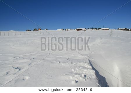 Vinterlandskab med hytter