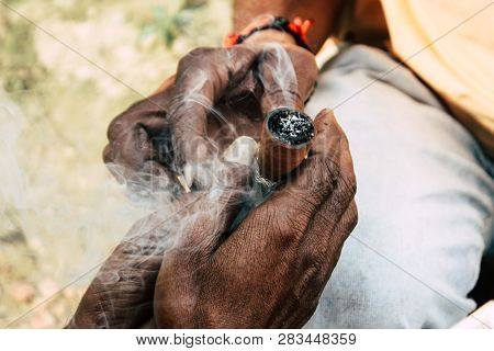 Varanasi India November 19, 2018 View Of A Unknown Sadhu Smoking A Chillum In The Streets Of Varanas