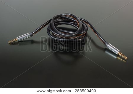 High-fidelity Analog Shielded Audio Cable With Gold-plated Stereo Connectors Mini Jack On A Dark Mat