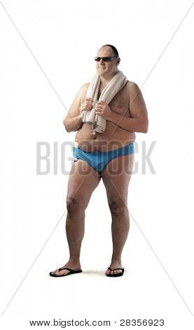 The Fat Man in Badeanzug halten ein Badetuch
