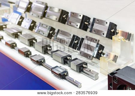 Many Size Of High Quality And Precision Linear Ball Bearing Guide Of Machine For Industrial Work On 