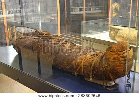 Cairo, Egypt - 19th May, 2018: Mummy In The Glass Case In The Egyptian Museum In Cairo. Ancient Exhi