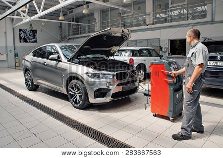 Car Repair, Bmw Advertising, Moscow, 1.11.2018: Bmw Motor Company Badge On The Front From A Black Ca