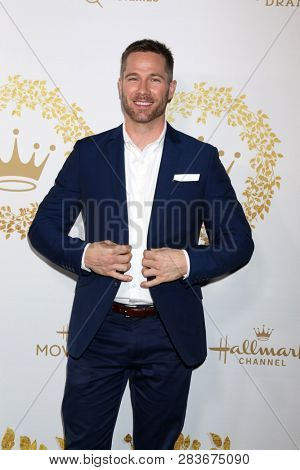 LOS ANGELES - FEB 9:  Luke Macfarlane at the Hallmark Winter 2019 TCA Event at the Tournament House on February 9, 2019 in Pasadena, CA