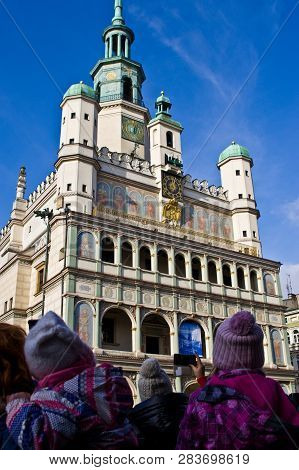 Poznan/poland - February 6th 2019: Colorful Old Town Square With Tourists