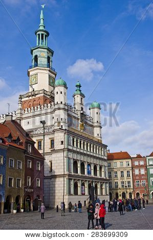 Poznan/poland - February 6th 2019: Colorful Old Town Square With Tourists