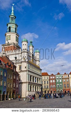 Poznan/poland - February 6th 2019: Colorful Old Town Square With Tourists