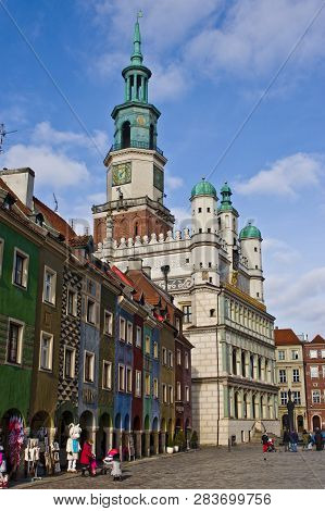 Poznan/poland - February 6th 2019: Colorful Old Town Square With Tourists