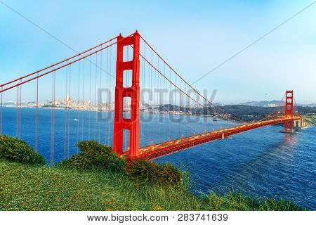 Panorama Of The Gold Gate Bridge And San Francisco City At Night, California.ставрпо