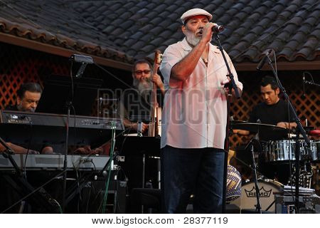SANTA YNEZ, CA - 30 maj: Poncho Sanchez på 