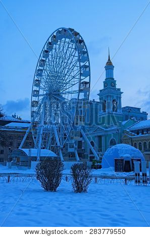 Picturesque Winter Morning View Of City Kyiv. The Ferris Wheel On Kontraktova Square (square Of Cont
