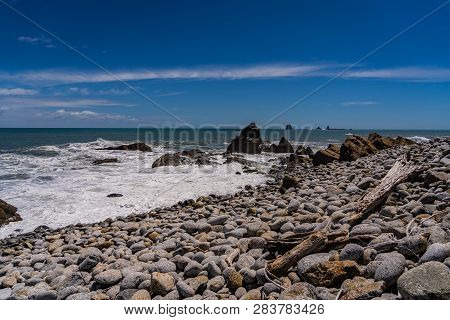 Amazing Coastline At Cape Foulwind Westport New Zealand, Great Coast With The Waves Of The Ocean In 