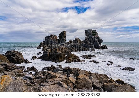 Amazing Coastline At Cape Foulwind Westport New Zealand, Great Coast With The Waves Of The Ocean In 