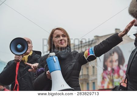 Ukraine, Kiev, January 18, 2014: Demonstration Antimaidan Against Euromaidan On Bessarabka In Kiev