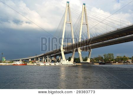 สะพานที่ค้ำยันสายใน St.Petersburg