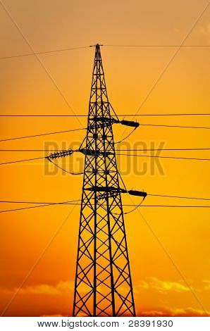 พระอาทิตย์ตกและติดตาม electrified