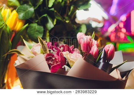 Close Up Of A Beautiful Bouquet Of Roses In Soft Colors. Bockeh Background, Restaurant In Deaf. Shal