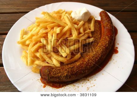 Currywurst & Pommes
