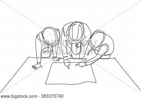 One Single Line Drawing Of Young Architects And Manager Meeting At Construction Site To Discuss Draf