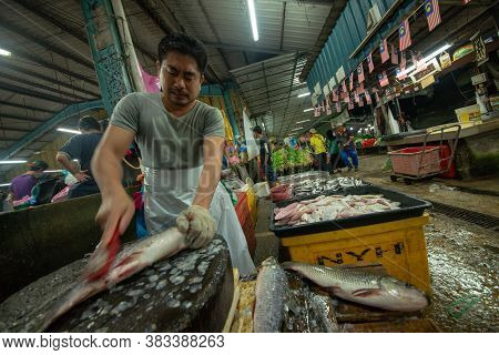 Bukit Mertajam, Penang/malaysia - Mar 11 2017: Fish Monger At Stall In Market.