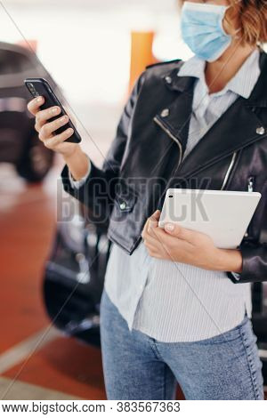 Young Urban Woman Sending Message During Pandemic In City