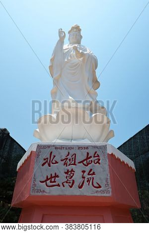 Hoi An, Vietnam,  May 3, 2020: The Goddess Of Mercy In The Gardens Of The Chùa Phước Lâm Temple. Hoi