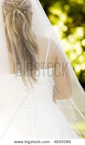 Itt jön a menyasszony