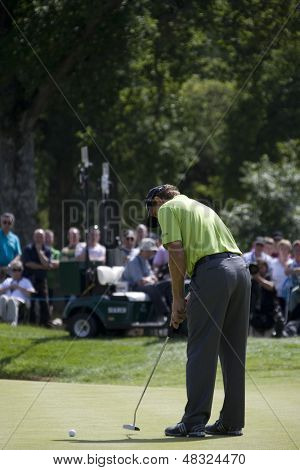 LOCH LOMOND, SZKOCJA - 11 LIPIEC 2009; Loch Lomond Szkocji; Retief Goosen (RSA) w systematycznie