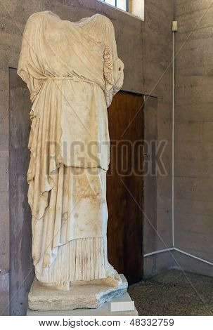 Staty i ett Museum av antika Korinth