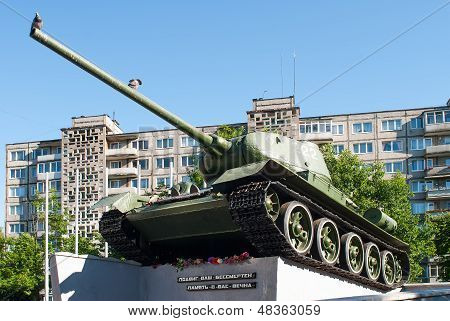 sovjetiske kampvogn t34 monument i Kaliningrad