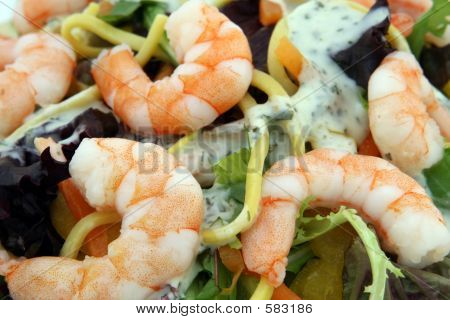 Comércio de produtos alimentares - servindo de macarrão e salada de camarão