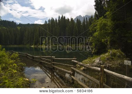 Lago alpino