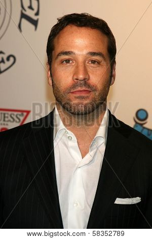 Jeremy Piven at the 17th Carousel of Hope Ball to benefit The Barbara Davis Center for Childhood Diabetes. Beverly Hilton Hotel, Beverly Hills, CA. 10-28-06