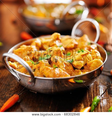 indian chicken curry in balti dish