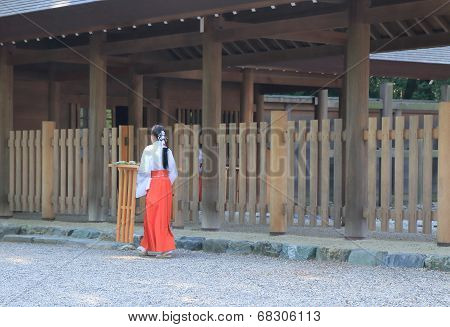 Miko, Japanese shrine maiden
