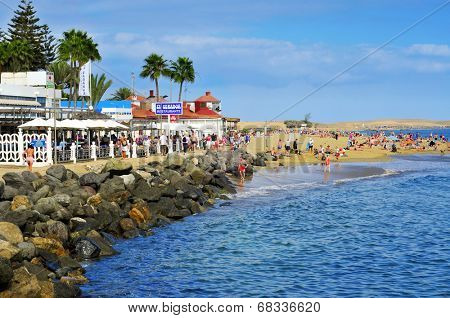 MASPALOMAS, SPAIN - OCTOBER 10: Playa de Maspalomas beach on October 10, 2013 in Maspalomas, Gran Canaria, Canary Islands, Spain. This is an important winter tourist destination for many europeans